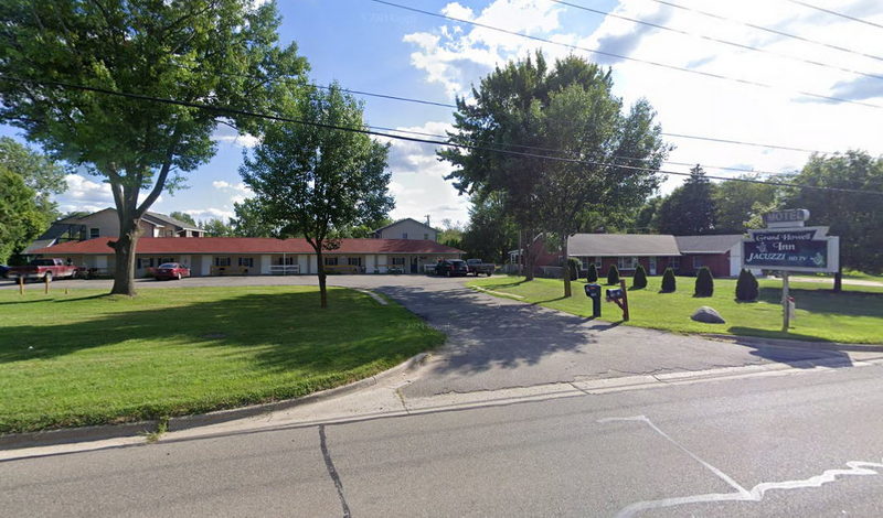 Grandview Inn & Suites Howell (Grand View Motel) - 2019 Street View (newer photo)